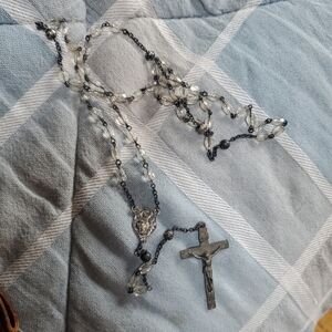 VTG Silver and Clear Glass Beaded Rosary Cross Necklace 21"